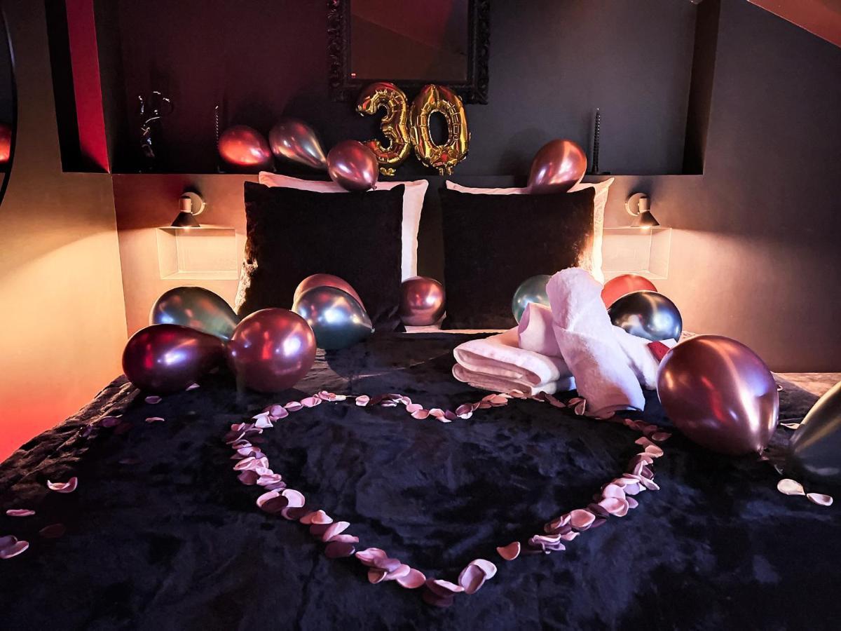 Suite Rouge Baiser Avec Jacuzzi Privatif - Loveroom Insolite Saint-Etienne  Exteriör bild